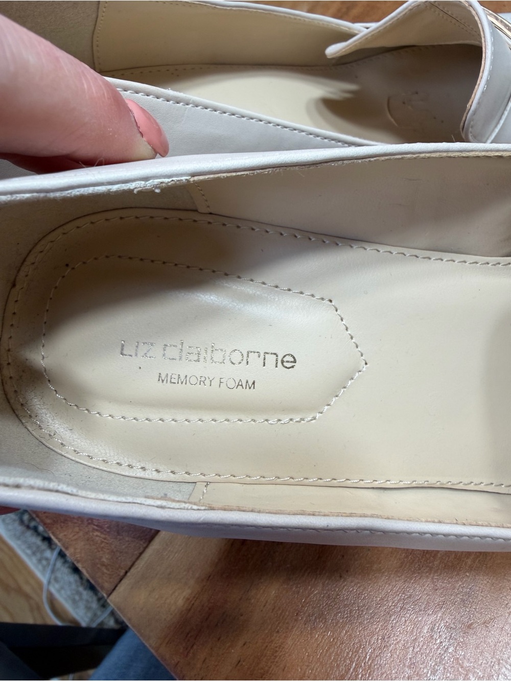 Liz Claiborne Classic 2010's‎ Off White Chain Loafer Heels 10M (GUC) - Picture 14 of 14